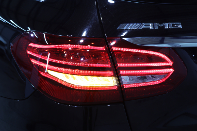 AMG Cクラス C63ｽﾃｰｼｮﾝﾜｺﾞﾝ ﾚｰﾀﾞｰｾｰﾌﾃｨPKG　ｷｰﾚｽｺﾞｰ 黒本革 ﾊﾟﾉﾗﾏSR ﾍｯﾄﾞｱｯﾌﾟD HDDﾅﾋﾞTV BT音楽 ﾌﾞﾙﾒｽﾀｰ ﾊﾞｯｸｶﾒﾗ PTS LEDﾗｲﾄ ﾊﾝｽﾞﾌﾘｰA AMG専用装備&ﾁｭｰﾆﾝｸﾞﾀﾞｲﾅﾐｯｸｾﾚｸﾄ　2年保証