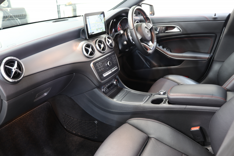 メルセデスベンツ CLAクラス CLA180ｼｭｰﾃｨﾝｸﾞﾌﾞﾚｰｸ ｽﾎﾟｰﾂ AMGﾚｻﾞｰｴｸｽｸﾙｰｼﾌﾞ&ﾚｰﾀﾞｰｾｰﾌﾃｨPKG　後期 ｷｰﾚｽｺﾞｰ 黒本革 ﾊﾟﾉﾗﾏSR HDDﾅﾋﾞTV&ｷｬﾝｾﾗｰ ｽﾏﾎ連携 harman/kardon ﾊﾞｯｸｶﾒﾗ PTS LEDﾗｲﾄ 自動Rｹﾞｰﾄ ﾊﾝｽﾞﾌﾘｰA AMGｴｱﾛ&18AW 7AT　2年保証