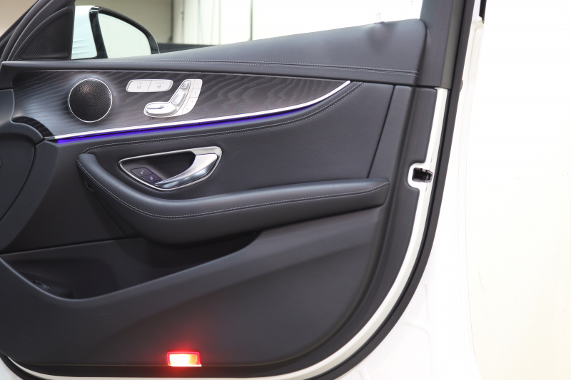 メルセデスベンツ Eクラス E220d AVG AMGﾗｲﾝ ﾚｰﾀﾞｰｾｰﾌﾃｨPKG　中期 ｷｰﾚｽｺﾞｰ 黒本革 ｼｰﾄﾋｰﾀｰ HDDﾅﾋﾞTV ｽﾏﾎ連携 BT音楽 360ｶﾒﾗ PTS LEDﾍｯﾄﾞﾗｲﾄ AMGｴｱﾛ&19AW ﾀﾞｲﾅﾐｯｸｾﾚｸﾄ ﾊﾟﾄﾞﾙｼﾌﾄ 9AT　2年保証