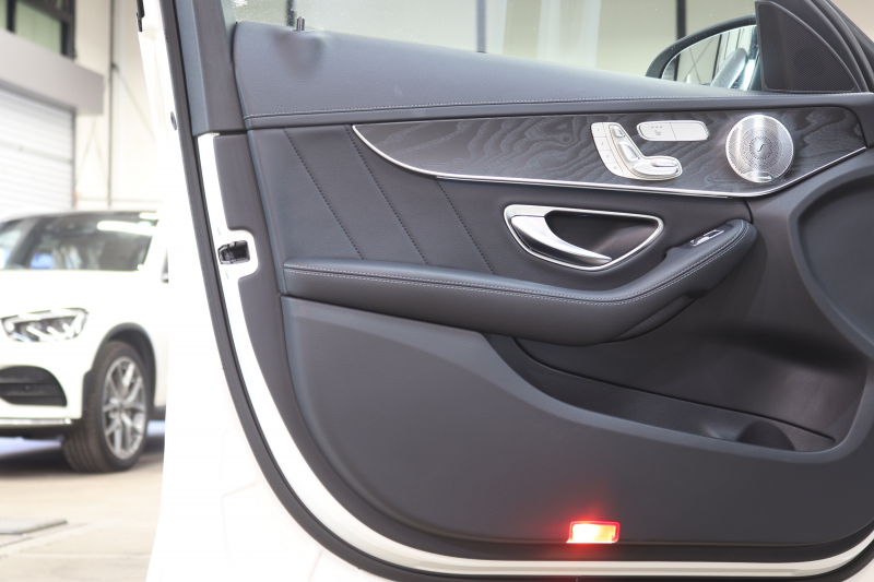 メルセデスベンツ Cクラス C250 ｽﾎﾟｰﾂ ﾚｻﾞｰｴｸｽｸﾙｰｼﾌﾞ&ﾚｰﾀﾞｰｾｰﾌﾃｨPKG ｷｰﾚｽｺﾞｰ 黒本革 HUD HDDﾅﾋﾞTV ﾌﾞﾙﾒｽﾀ BT音楽 ﾊﾞｯｸｶﾒﾗ PTS LEDﾗｲﾄ 自動ﾄﾗﾝｸ ｴｱﾊﾞﾗﾝｽPKG AMGｴｱﾛ&18AW ｴｱｻｽ　2年保証