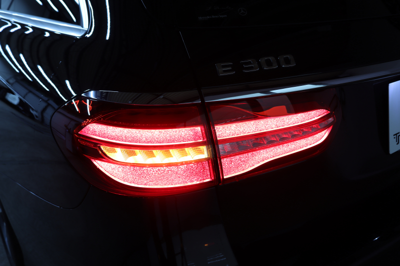 メルセデスベンツ Eクラス E300ｽﾃｰｼｮﾝﾜｺﾞﾝ AVG ｽﾎﾟｰﾂ ｴｸｽｸﾙｰｼﾌﾞ&ﾚｰﾀﾞｰｾｰﾌﾃｨPKG　中期 NEWｽﾃｱﾘﾝｸﾞ ｷｰﾚｽｺﾞｰ 黒本革 ﾊﾟﾉﾗﾏSR ﾍｯﾄﾞｱｯﾌﾟD HDDﾅﾋﾞTV ｽﾏﾎ連携 ﾌﾞﾙﾒｽﾀｰ 360ｶﾒﾗ PTS LEDﾗｲﾄ ﾊﾝｽﾞﾌﾘｰA AMGｴｱﾛ&19AW ﾀﾞｲﾅﾐｯｸS 9AT　2年保証