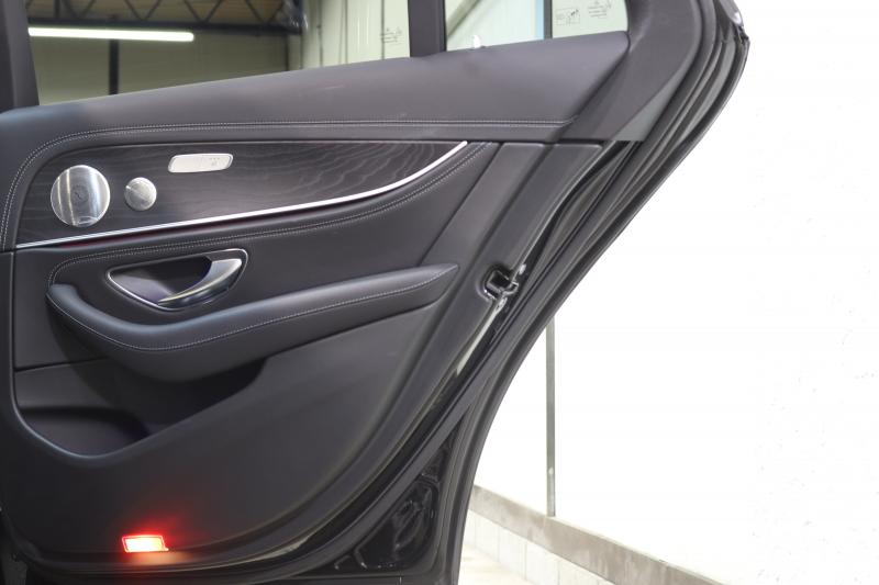 メルセデスベンツ Eクラス E300ｽﾃｰｼｮﾝﾜｺﾞﾝ AVG ｽﾎﾟｰﾂ ｴｸｽｸﾙｰｼﾌﾞ&ﾚｰﾀﾞｰｾｰﾌﾃｨPKG　中期 NEWｽﾃｱﾘﾝｸﾞ ｷｰﾚｽｺﾞｰ 黒本革 ﾊﾟﾉﾗﾏSR ﾍｯﾄﾞｱｯﾌﾟD HDDﾅﾋﾞTV ｽﾏﾎ連携 ﾌﾞﾙﾒｽﾀｰ 360ｶﾒﾗ PTS LEDﾗｲﾄ ﾊﾝｽﾞﾌﾘｰA AMGｴｱﾛ&19AW ﾀﾞｲﾅﾐｯｸS 9AT　2年保証