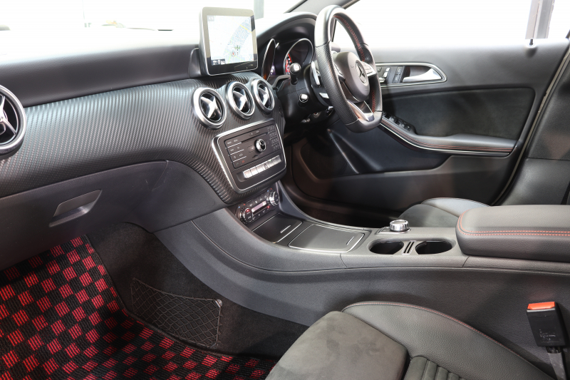 メルセデスベンツ Aクラス A180ｽﾎﾟｰﾂ ﾚｰﾀﾞｰｾｰﾌﾃｨPKG　後期 ｷｰﾚｽｺﾞｰ ﾌﾞﾗｯｸﾚｻﾞｰDINAMICAｼｰﾄ ｼｰﾄﾋｰﾀｰ HDDﾅﾋﾞTV BT音楽 ﾊﾞｯｸｶﾒﾗ PTS LEDﾗｲﾄ AMGｴｱﾛ&18AW ﾀﾞｲﾅﾐｯｸS ｽﾎﾟｰﾂｻｽﾍﾟﾝｼｮﾝ 7AT　2年保証