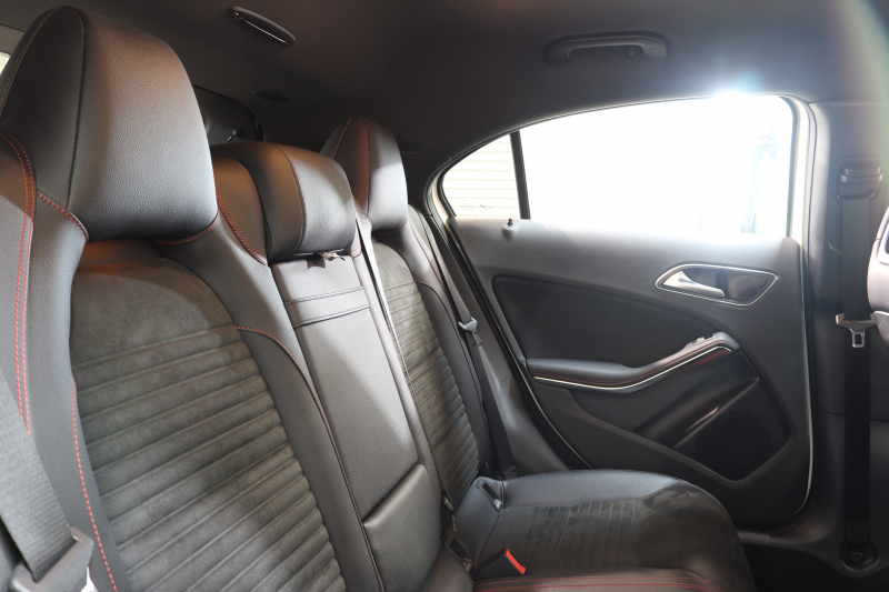 メルセデスベンツ Aクラス A180ｽﾎﾟｰﾂ ﾚｰﾀﾞｰｾｰﾌﾃｨPKG　後期 ｷｰﾚｽｺﾞｰ ﾌﾞﾗｯｸﾚｻﾞｰDINAMICAｼｰﾄ ｼｰﾄﾋｰﾀｰ HDDﾅﾋﾞTV BT音楽 ﾊﾞｯｸｶﾒﾗ PTS LEDﾗｲﾄ AMGｴｱﾛ&18AW ﾀﾞｲﾅﾐｯｸS ｽﾎﾟｰﾂｻｽﾍﾟﾝｼｮﾝ 7AT　2年保証