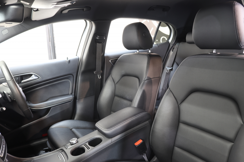 メルセデスベンツ GLA GLA220 4MATIC ﾚｰﾀﾞｰｾｰﾌﾃｨPKG　後期 ｷｰﾚｽｺﾞｰ 黒革 ｼｰﾄﾋｰﾀｰ HDDﾅﾋﾞTV ｽﾏﾎ連携 BT音楽 ﾊﾞｯｸｶﾒﾗ PTS LEDｰHﾗｲﾄ ﾌｫｸﾞﾗﾝﾌﾟ ﾊﾝｽﾞﾌﾘｰA ﾀﾞｲﾅﾐｯｸS 7AT　2年保証