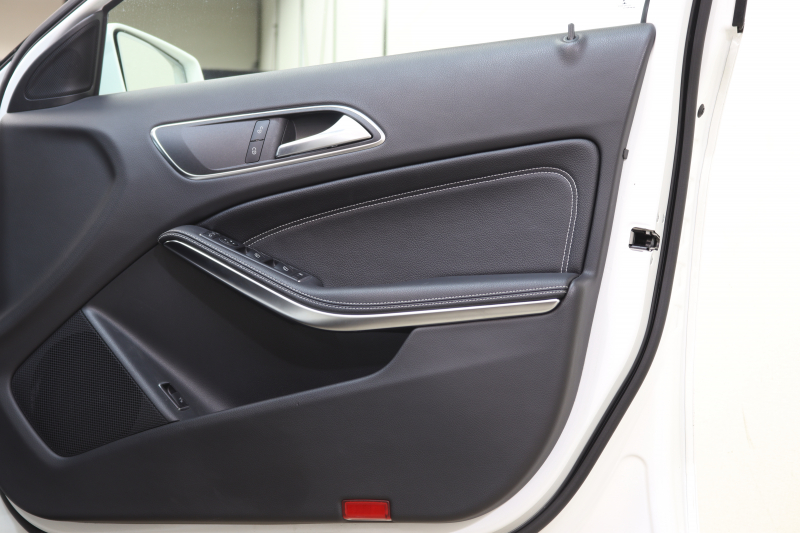 メルセデスベンツ GLA GLA220 4MATIC ﾚｰﾀﾞｰｾｰﾌﾃｨPKG　後期 ｷｰﾚｽｺﾞｰ 黒革 ｼｰﾄﾋｰﾀｰ HDDﾅﾋﾞTV ｽﾏﾎ連携 BT音楽 ﾊﾞｯｸｶﾒﾗ PTS LEDｰHﾗｲﾄ ﾌｫｸﾞﾗﾝﾌﾟ ﾊﾝｽﾞﾌﾘｰA ﾀﾞｲﾅﾐｯｸS 7AT　2年保証