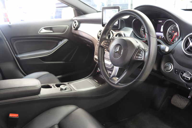 メルセデスベンツ GLA GLA220 4MATIC ﾚｰﾀﾞｰｾｰﾌﾃｨPKG　後期 ｷｰﾚｽｺﾞｰ 黒革 ｼｰﾄﾋｰﾀｰ HDDﾅﾋﾞTV ｽﾏﾎ連携 BT音楽 ﾊﾞｯｸｶﾒﾗ PTS LEDｰHﾗｲﾄ ﾌｫｸﾞﾗﾝﾌﾟ ﾊﾝｽﾞﾌﾘｰA ﾀﾞｲﾅﾐｯｸS 7AT　2年保証