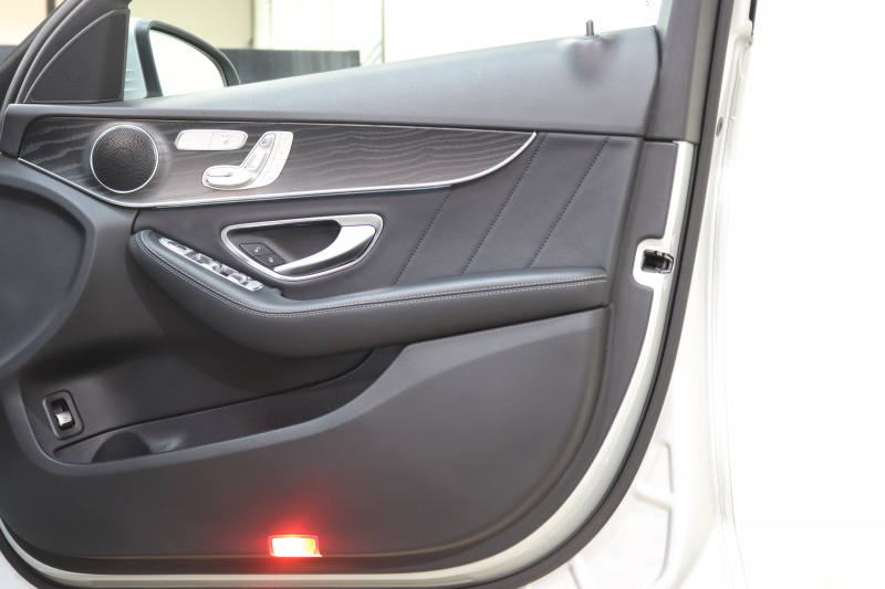 メルセデスベンツ Cクラス C200ｽﾃｰｼｮﾝﾜｺﾞﾝ AVG AMGﾗｲﾝ ﾚｰﾀﾞｰｾｰﾌﾃｨPKG　BSG搭載 後期 ｷｰﾚｽｺﾞｰ 黒革 HDDﾅﾋﾞTV ｽﾏﾎ連携 ﾊﾞｯｸｶﾒﾗ PTS LEDﾗｲﾄ 自動Rｹﾞｰﾄ AMGｴｱﾛ&18AW ﾀﾞｲﾅﾐｯｸS ｴｱｻｽ 9AT　2年保証