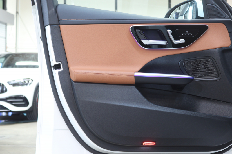 メルセデスベンツ Cクラス C200ｽﾃｰｼｮﾝﾜｺﾞﾝ AVG AMGﾗｲﾝ ﾚｻﾞｰｴｸｽｸﾙｰｼﾌﾞ&ﾍﾞｰｼｯｸ&ﾚｰﾀﾞｰｾｰﾌﾃｨPKG　ISG搭載 ｷｰﾚｽｺﾞｰ 茶/黒本革 ﾊﾟﾉﾗﾏSR ﾍｯﾄﾞｱｯﾌﾟD MBUXﾅﾋﾞTV ｽﾏﾎ連携 360ｶﾒﾗ PTS LEDﾗｲﾄ 自動Rｹﾞｰﾄ AMGｴｱﾛ&18AW ﾜｲﾔﾚｽ充電 9AT　2年保証