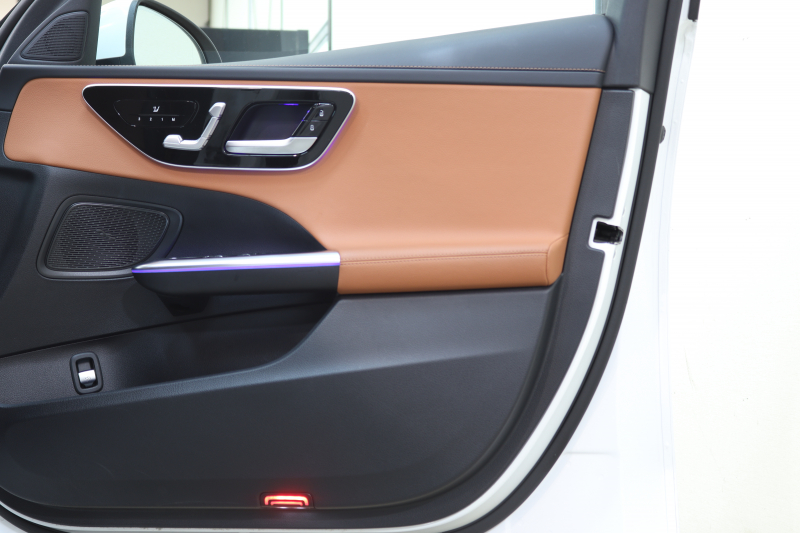 メルセデスベンツ Cクラス C200ｽﾃｰｼｮﾝﾜｺﾞﾝ AVG AMGﾗｲﾝ ﾚｻﾞｰｴｸｽｸﾙｰｼﾌﾞ&ﾍﾞｰｼｯｸ&ﾚｰﾀﾞｰｾｰﾌﾃｨPKG　ISG搭載 ｷｰﾚｽｺﾞｰ 茶/黒本革 ﾊﾟﾉﾗﾏSR ﾍｯﾄﾞｱｯﾌﾟD MBUXﾅﾋﾞTV ｽﾏﾎ連携 360ｶﾒﾗ PTS LEDﾗｲﾄ 自動Rｹﾞｰﾄ AMGｴｱﾛ&18AW ﾜｲﾔﾚｽ充電 9AT　2年保証