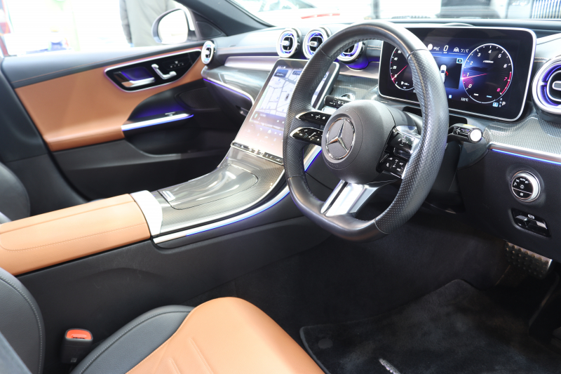 メルセデスベンツ Cクラス C200ｽﾃｰｼｮﾝﾜｺﾞﾝ AVG AMGﾗｲﾝ ﾚｻﾞｰｴｸｽｸﾙｰｼﾌﾞ&ﾍﾞｰｼｯｸ&ﾚｰﾀﾞｰｾｰﾌﾃｨPKG　ISG搭載 ｷｰﾚｽｺﾞｰ 茶/黒本革 ﾊﾟﾉﾗﾏSR ﾍｯﾄﾞｱｯﾌﾟD MBUXﾅﾋﾞTV ｽﾏﾎ連携 360ｶﾒﾗ PTS LEDﾗｲﾄ 自動Rｹﾞｰﾄ AMGｴｱﾛ&18AW ﾜｲﾔﾚｽ充電 9AT　2年保証