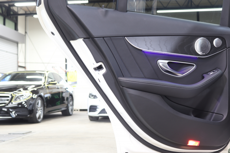 メルセデスベンツ Cクラス C200 AVG AMGﾗｲﾝ ﾚｻﾞｰｴｸｽｸﾙｰｼﾌﾞ&ﾚｰﾀﾞｰｾｰﾌﾃｨPKG　BSG搭載 後期 ｷｰﾚｽｺﾞｰ 黒本革 ﾊﾟﾉﾗﾏSR ﾍｯﾄﾞｱｯﾌﾟD HDDﾅﾋﾞTV ｽﾏﾎ連携 ﾌﾞﾙﾒｽﾀｰ ﾊﾞｯｸｶﾒﾗ PTS LEDﾗｲﾄ ﾊﾝｽﾞﾌﾘｰA AMGｴｱﾛ&18AW ｴｱｻｽ 9AT　2年保証