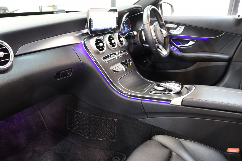 メルセデスベンツ Cクラス C200 AVG AMGﾗｲﾝ ﾚｻﾞｰｴｸｽｸﾙｰｼﾌﾞ&ﾚｰﾀﾞｰｾｰﾌﾃｨPKG　BSG搭載 後期 ｷｰﾚｽｺﾞｰ 黒本革 ﾊﾟﾉﾗﾏSR ﾍｯﾄﾞｱｯﾌﾟD HDDﾅﾋﾞTV ｽﾏﾎ連携 ﾌﾞﾙﾒｽﾀｰ ﾊﾞｯｸｶﾒﾗ PTS LEDﾗｲﾄ ﾊﾝｽﾞﾌﾘｰA AMGｴｱﾛ&18AW ｴｱｻｽ 9AT　2年保証