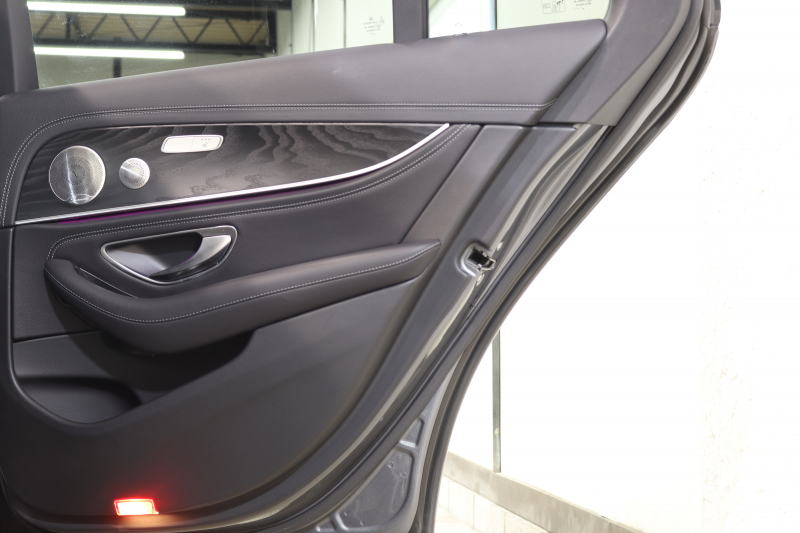 メルセデスベンツ Eクラス E220d AVG AMGﾗｲﾝ ｴｸｽｸﾙｰｼﾌﾞ&ﾚｰﾀﾞｰｾｰﾌﾃｨPKG　中期 MEｺﾈｸﾄ ｷｰﾚｽｺﾞｰ 黒本革 ｼｰﾄﾋｰﾀｰ HUD HDDﾅﾋﾞTV ｽﾏﾎ連携 ﾌﾞﾙﾒｽﾀｰ 360ｶﾒﾗ PTS LEDﾍｯﾄﾞﾗｲﾄ AMGｴｱﾛ&19AW ﾀﾞｲﾅﾐｯｸｾﾚｸﾄ ﾊﾟﾄﾞﾙｼﾌﾄ 9AT　2年保証