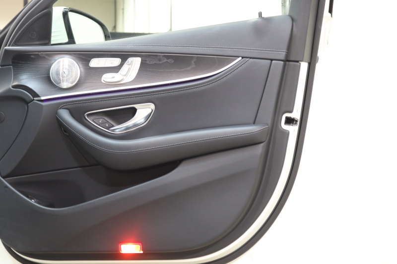 メルセデスベンツ Eクラス E300ｽﾃｰｼｮﾝﾜｺﾞﾝ AVG ｽﾎﾟｰﾂ ｴｸｽｸﾙｰｼﾌﾞ&ﾚｰﾀﾞｰｾｰﾌﾃｨPKG　中期 NEWｽﾃｱﾘﾝｸﾞ ｷｰﾚｽｺﾞｰ 黒本革 ﾊﾟﾉﾗﾏSR ﾍｯﾄﾞｱｯﾌﾟD HDDﾅﾋﾞTV ｽﾏﾎ連携 ﾌﾞﾙﾒｽﾀｰ 360ｶﾒﾗ PTS LEDﾗｲﾄ ﾊﾝｽﾞﾌﾘｰA AMGｴｱﾛ&19AW ﾀﾞｲﾅﾐｯｸS 9AT　2年保証