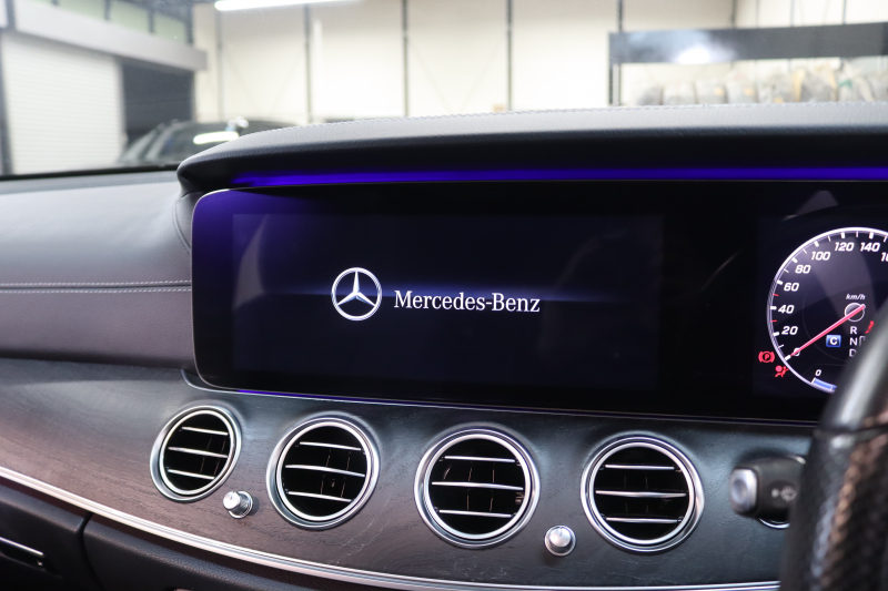 メルセデスベンツ Eクラス E300ｽﾃｰｼｮﾝﾜｺﾞﾝ AVG ｽﾎﾟｰﾂ ｴｸｽｸﾙｰｼﾌﾞ&ﾚｰﾀﾞｰｾｰﾌﾃｨPKG　中期 NEWｽﾃｱﾘﾝｸﾞ ｷｰﾚｽｺﾞｰ 黒本革 ﾊﾟﾉﾗﾏSR ﾍｯﾄﾞｱｯﾌﾟD HDDﾅﾋﾞTV ｽﾏﾎ連携 ﾌﾞﾙﾒｽﾀｰ 360ｶﾒﾗ PTS LEDﾗｲﾄ ﾊﾝｽﾞﾌﾘｰA AMGｴｱﾛ&19AW ﾀﾞｲﾅﾐｯｸS 9AT　2年保証