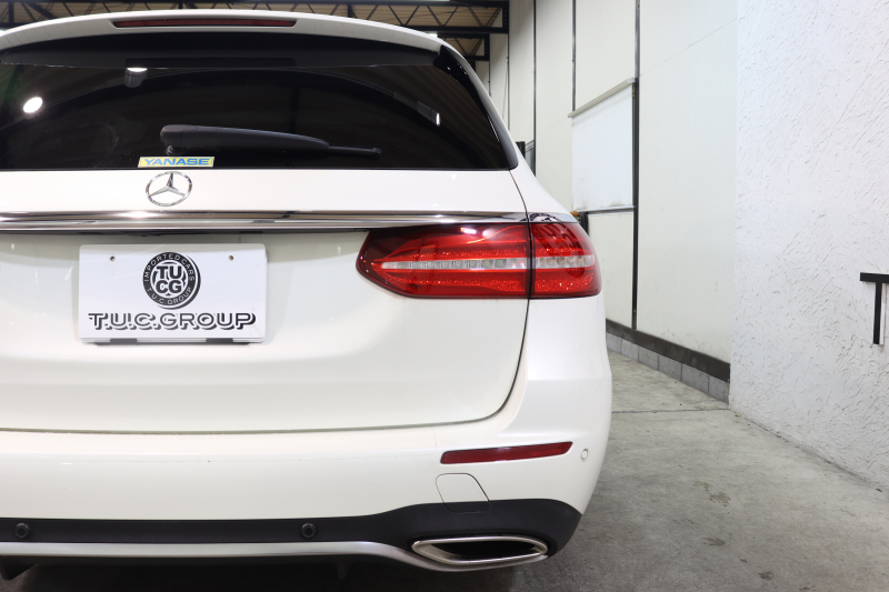 メルセデスベンツ Eクラス E300ｽﾃｰｼｮﾝﾜｺﾞﾝ AVG ｽﾎﾟｰﾂ ｴｸｽｸﾙｰｼﾌﾞ&ﾚｰﾀﾞｰｾｰﾌﾃｨPKG　中期 NEWｽﾃｱﾘﾝｸﾞ ｷｰﾚｽｺﾞｰ 黒本革 ﾊﾟﾉﾗﾏSR ﾍｯﾄﾞｱｯﾌﾟD HDDﾅﾋﾞTV ｽﾏﾎ連携 ﾌﾞﾙﾒｽﾀｰ 360ｶﾒﾗ PTS LEDﾗｲﾄ ﾊﾝｽﾞﾌﾘｰA AMGｴｱﾛ&19AW ﾀﾞｲﾅﾐｯｸS 9AT　2年保証