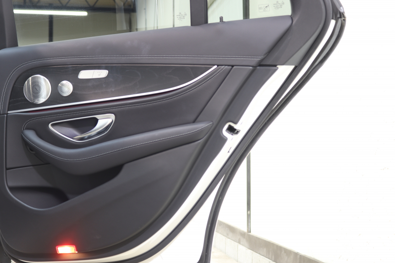 メルセデスベンツ Eクラス E300ｽﾃｰｼｮﾝﾜｺﾞﾝ AVG ｽﾎﾟｰﾂ ｴｸｽｸﾙｰｼﾌﾞ&ﾚｰﾀﾞｰｾｰﾌﾃｨPKG　中期 NEWｽﾃｱﾘﾝｸﾞ ｷｰﾚｽｺﾞｰ 黒本革 ﾊﾟﾉﾗﾏSR ﾍｯﾄﾞｱｯﾌﾟD HDDﾅﾋﾞTV ｽﾏﾎ連携 ﾌﾞﾙﾒｽﾀｰ 360ｶﾒﾗ PTS LEDﾗｲﾄ ﾊﾝｽﾞﾌﾘｰA AMGｴｱﾛ&19AW ﾀﾞｲﾅﾐｯｸS 9AT　2年保証