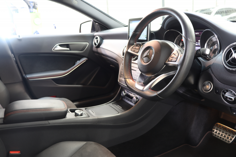 メルセデスベンツ CLAクラス CLA180 AMGﾗｲﾝ ﾍﾞｰｼｯｸ&ﾚｰﾀﾞｰｾｰﾌﾃｨPKG　中期 ｷｰﾚｽｺﾞｰ ﾌﾞﾗｯｸﾚｻﾞｰDINAMICAｼｰﾄ ｼｰﾄﾋｰﾀｰ HDDﾅﾋﾞTV BT音楽 ﾊﾞｯｸｶﾒﾗ PTS ｷｾﾉﾝﾗｲﾄ AMGｴｱﾛ&18AW 7AT 希少色ﾉｰｻﾞﾝﾗｲﾂﾌﾞﾗｯｸ　2年保証
