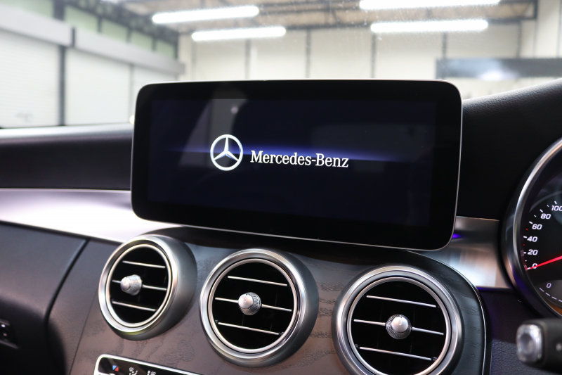 メルセデスベンツ Cクラス C200 4MATIC AVG AMGﾗｲﾝ ﾚｰﾀﾞｰｾｰﾌﾃｨPKG　BSG搭載 後期 ｷｰﾚｽｺﾞｰ 黒革 HDDﾅﾋﾞTV ｽﾏﾎ連携 ﾊﾞｯｸｶﾒﾗ PTS LEDﾗｲﾄ AMGｴｱﾛ&18AW ﾀﾞｲﾅﾐｯｸS ｴｱｻｽ 9AT　2年保証