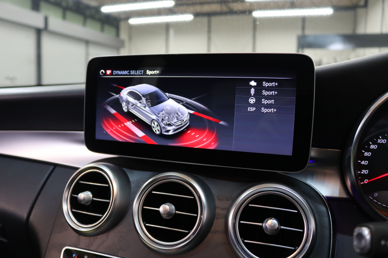メルセデスベンツ Cクラス C200 4MATIC AVG AMGﾗｲﾝ ﾚｰﾀﾞｰｾｰﾌﾃｨPKG　BSG搭載 後期 ｷｰﾚｽｺﾞｰ 黒革 HDDﾅﾋﾞTV ｽﾏﾎ連携 ﾊﾞｯｸｶﾒﾗ PTS LEDﾗｲﾄ AMGｴｱﾛ&18AW ﾀﾞｲﾅﾐｯｸS ｴｱｻｽ 9AT　2年保証