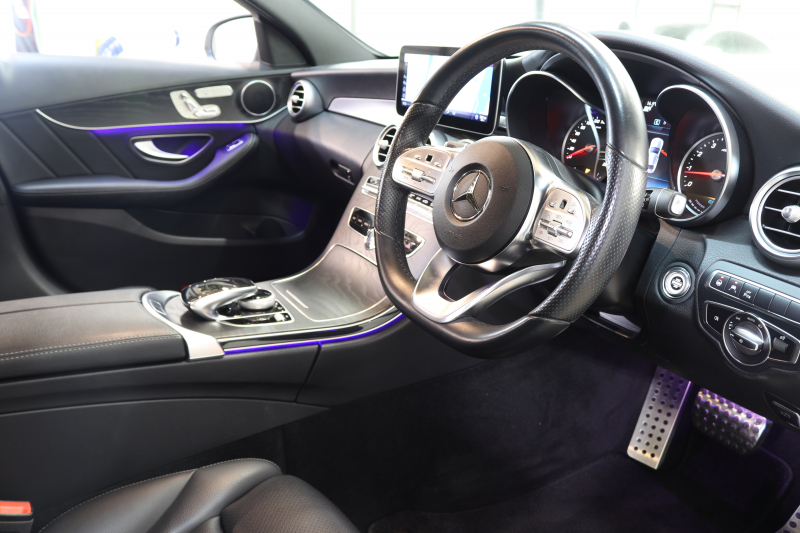メルセデスベンツ Cクラス C200 4MATIC AVG AMGﾗｲﾝ ﾚｰﾀﾞｰｾｰﾌﾃｨPKG　BSG搭載 後期 ｷｰﾚｽｺﾞｰ 黒革 HDDﾅﾋﾞTV ｽﾏﾎ連携 ﾊﾞｯｸｶﾒﾗ PTS LEDﾗｲﾄ AMGｴｱﾛ&18AW ﾀﾞｲﾅﾐｯｸS ｴｱｻｽ 9AT　2年保証