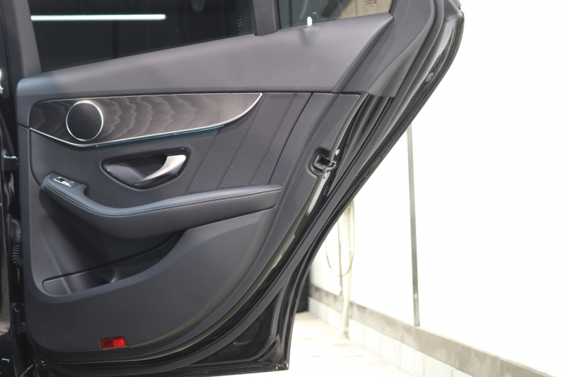 メルセデスベンツ Cクラス C200ｽﾃｰｼｮﾝﾜｺﾞﾝ ﾛｰﾚｳｽｴﾃﾞｨｼｮﾝ ｽﾎﾟｰﾂﾌﾟﾗｽ&ﾚｰﾀﾞｰｾｰﾌﾃｨPKG　特別仕様車 BSG搭載 後期最終ﾓﾃﾞﾙ ｷｰﾚｽｺﾞｰ 黒革 ﾍｯﾄﾞｱｯﾌﾟD HDDﾅﾋﾞTV ｽﾏﾎ連携 ﾊﾞｯｸｶﾒﾗ PTS LEDﾗｲﾄ ﾊﾝｽﾞﾌﾘｰA AMGｴｱﾛ&18AW ﾜｲﾔﾚｽ充電 9AT　2年保証