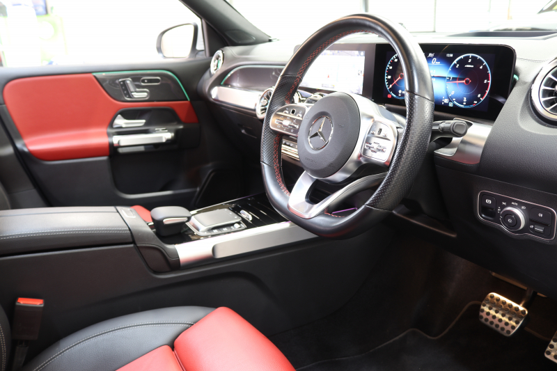 メルセデスベンツ GLB GLB200d 4MATIC AMGﾗｲﾝ AMGﾚｻﾞｰｴｸｽｸﾙｰｼﾌﾞ&ﾅﾋﾞｹﾞｰｼｮﾝ&ﾚｰﾀﾞｰｾｰﾌﾃｨPKG　ｷｰﾚｽｺﾞｰ 赤/黒本革 ﾊﾟﾉﾗﾏSR ﾍｯﾄﾞｱｯﾌﾟD MBUXﾅﾋﾞTV ｽﾏﾎ連携 360ｶﾒﾗ PTS LEDﾗｲﾄ ﾊﾝｽﾞﾌﾘｰA AMGｴｱﾛ&19AW ﾜｲﾔﾚｽ充電 8AT　新車保証継承可
