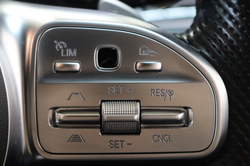 メルセデスベンツ Eクラス E200 AVG AMGﾗｲﾝ ｴｸｽｸﾙｰｼﾌﾞ&ﾚｰﾀﾞｰｾｰﾌﾃｨPKG　BSG搭載 中期 NEWｽﾃｱﾘﾝｸﾞ ｷｰﾚｽｺﾞｰ 黒本革 ﾍｯﾄﾞｱｯﾌﾟD HDDﾅﾋﾞTV ｽﾏﾎ連携 ﾌﾞﾙﾒｽﾀｰ 360ｶﾒﾗ PTS LEDﾗｲﾄ 自動ﾄﾗﾝｸ AMGｴｱﾛ&19AW 9AT　2年保証