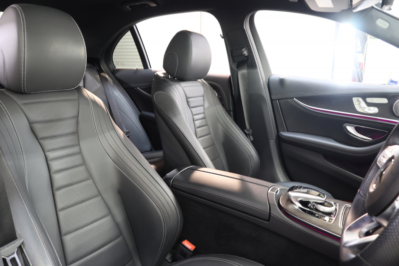 メルセデスベンツ Eクラス E200 AVG AMGﾗｲﾝ ｴｸｽｸﾙｰｼﾌﾞ&ﾚｰﾀﾞｰｾｰﾌﾃｨPKG　BSG搭載 中期 NEWｽﾃｱﾘﾝｸﾞ ｷｰﾚｽｺﾞｰ 黒本革 ﾍｯﾄﾞｱｯﾌﾟD HDDﾅﾋﾞTV ｽﾏﾎ連携 ﾌﾞﾙﾒｽﾀｰ 360ｶﾒﾗ PTS LEDﾗｲﾄ 自動ﾄﾗﾝｸ AMGｴｱﾛ&19AW 9AT　2年保証