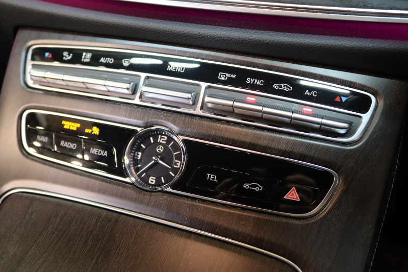 メルセデスベンツ Eクラス E200 AVG AMGﾗｲﾝ ｴｸｽｸﾙｰｼﾌﾞ&ﾚｰﾀﾞｰｾｰﾌﾃｨPKG　BSG搭載 中期 NEWｽﾃｱﾘﾝｸﾞ ｷｰﾚｽｺﾞｰ 黒本革 ﾍｯﾄﾞｱｯﾌﾟD HDDﾅﾋﾞTV ｽﾏﾎ連携 ﾌﾞﾙﾒｽﾀｰ 360ｶﾒﾗ PTS LEDﾗｲﾄ 自動ﾄﾗﾝｸ AMGｴｱﾛ&19AW 9AT　2年保証