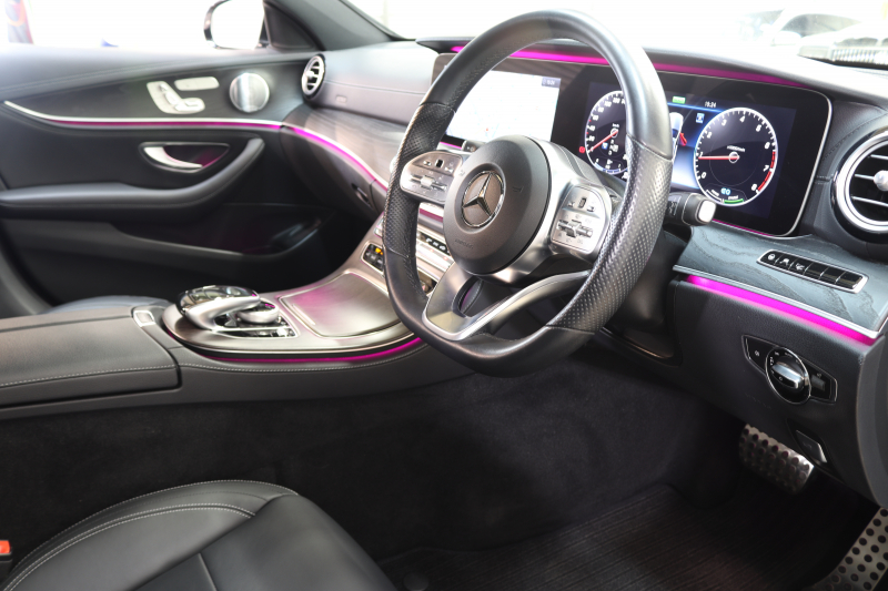 メルセデスベンツ Eクラス E200 AVG AMGﾗｲﾝ ｴｸｽｸﾙｰｼﾌﾞ&ﾚｰﾀﾞｰｾｰﾌﾃｨPKG　BSG搭載 中期 NEWｽﾃｱﾘﾝｸﾞ ｷｰﾚｽｺﾞｰ 黒本革 ﾍｯﾄﾞｱｯﾌﾟD HDDﾅﾋﾞTV ｽﾏﾎ連携 ﾌﾞﾙﾒｽﾀｰ 360ｶﾒﾗ PTS LEDﾗｲﾄ 自動ﾄﾗﾝｸ AMGｴｱﾛ&19AW 9AT　2年保証