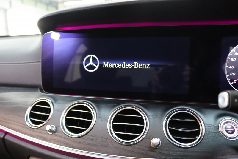 メルセデスベンツ Eクラス E200 AVG AMGﾗｲﾝ ｴｸｽｸﾙｰｼﾌﾞ&ﾚｰﾀﾞｰｾｰﾌﾃｨPKG　BSG搭載 中期 NEWｽﾃｱﾘﾝｸﾞ ｷｰﾚｽｺﾞｰ 黒本革 ﾍｯﾄﾞｱｯﾌﾟD HDDﾅﾋﾞTV ｽﾏﾎ連携 ﾌﾞﾙﾒｽﾀｰ 360ｶﾒﾗ PTS LEDﾗｲﾄ 自動ﾄﾗﾝｸ AMGｴｱﾛ&19AW 9AT　2年保証