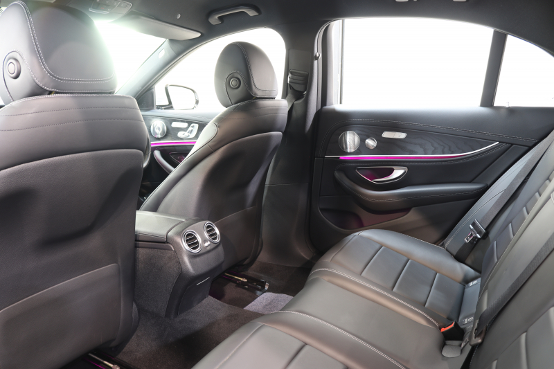 メルセデスベンツ Eクラス E200 AVG AMGﾗｲﾝ ｴｸｽｸﾙｰｼﾌﾞ&ﾚｰﾀﾞｰｾｰﾌﾃｨPKG　BSG搭載 中期 NEWｽﾃｱﾘﾝｸﾞ ｷｰﾚｽｺﾞｰ 黒本革 ﾍｯﾄﾞｱｯﾌﾟD HDDﾅﾋﾞTV ｽﾏﾎ連携 ﾌﾞﾙﾒｽﾀｰ 360ｶﾒﾗ PTS LEDﾗｲﾄ 自動ﾄﾗﾝｸ AMGｴｱﾛ&19AW 9AT　2年保証