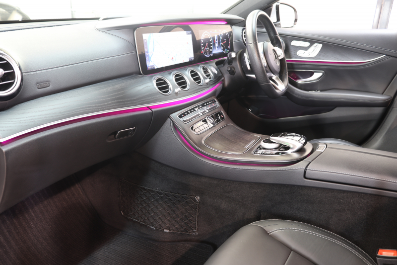 メルセデスベンツ Eクラス E200 AVG AMGﾗｲﾝ ｴｸｽｸﾙｰｼﾌﾞ&ﾚｰﾀﾞｰｾｰﾌﾃｨPKG　BSG搭載 中期 NEWｽﾃｱﾘﾝｸﾞ ｷｰﾚｽｺﾞｰ 黒本革 ﾍｯﾄﾞｱｯﾌﾟD HDDﾅﾋﾞTV ｽﾏﾎ連携 ﾌﾞﾙﾒｽﾀｰ 360ｶﾒﾗ PTS LEDﾗｲﾄ 自動ﾄﾗﾝｸ AMGｴｱﾛ&19AW 9AT　2年保証