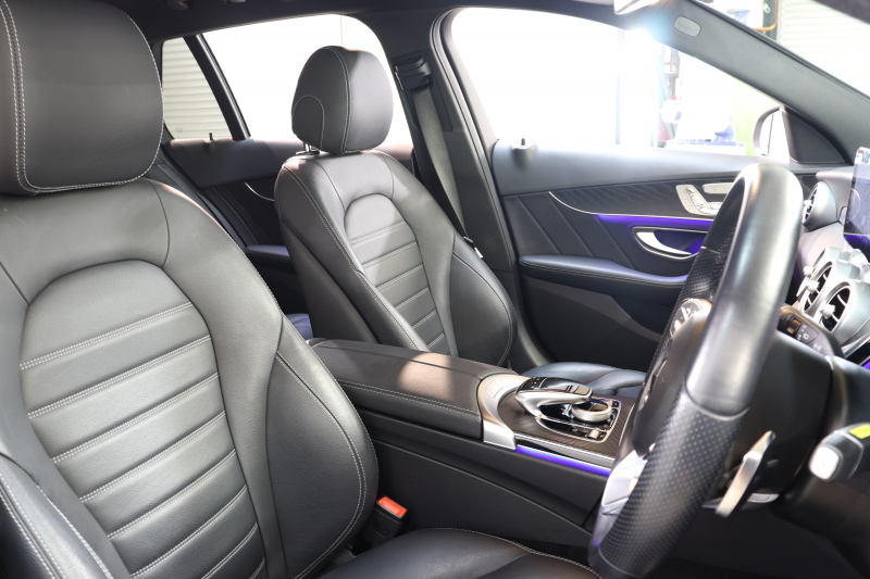 メルセデスベンツ Cクラス C200ｽﾃｰｼｮﾝﾜｺﾞﾝ AVG AMGﾗｲﾝ ﾚｻﾞｰｴｸｽｸﾙｰｼﾌﾞ&ﾚｰﾀﾞｰｾｰﾌﾃｨPKG　BSG搭載 後期 ｷｰﾚｽｺﾞｰ 黒本革 ﾍｯﾄﾞｱｯﾌﾟD HDDﾅﾋﾞTV ｽﾏﾎ連携 ﾌﾞﾙﾒｽﾀｰ ﾊﾞｯｸｶﾒﾗ PTS LEDﾗｲﾄ ﾊﾝｽﾞﾌﾘｰA AMGｴｱﾛ&18AW 希少色ｶﾊﾞﾝｻｲﾄﾌﾞﾙｰ 9AT　2年保証