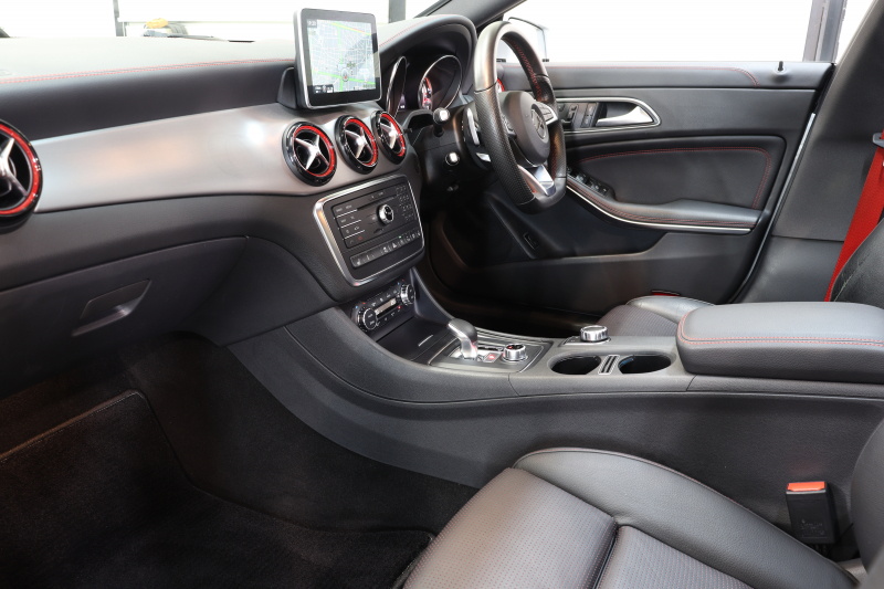 AMG CLAクラス CLA45 4MATIC ﾚｰﾀﾞｰｾｰﾌﾃｨPKG　中期 ｷｰﾚｽｺﾞｰ 黒本革 ﾊﾟﾉﾗﾏSR HDDﾅﾋﾞTV BT音楽 ﾊﾞｯｸｶﾒﾗ PTS ｷｾﾉﾝﾗｲﾄ AMG専用装備&ﾁｭｰﾆﾝｸﾞ 7AT　2年保証