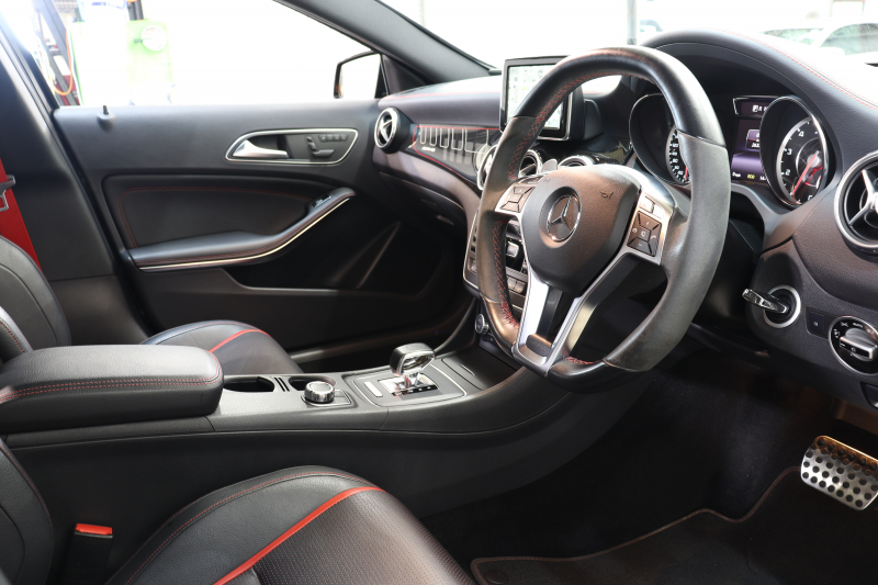 AMG GLA GLA45 4MATIC ｴﾃﾞｨｼｮﾝ1 ﾚｰﾀﾞｰｾｰﾌﾃｨPKG　300台限定車 黒本革 HDDﾅﾋﾞTV ﾊﾞｯｸｶﾒﾗ PTS ｷｾﾉﾝﾗｲﾄ 自動Rｹﾞｰﾄ AMG専用装備&ﾁｭｰﾆﾝｸﾞ 専用ｴｱﾛ&ﾃﾞｶｰﾙ 7AT　2年保証