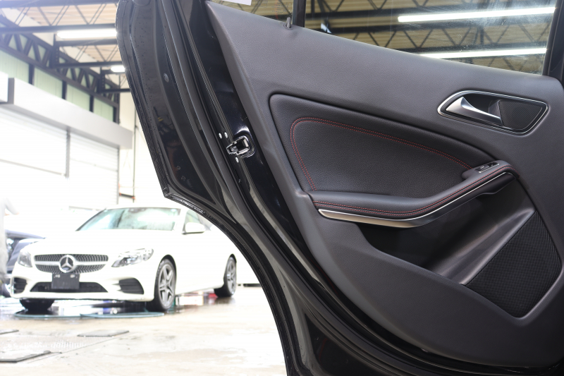 AMG GLA GLA45 4MATIC ｴﾃﾞｨｼｮﾝ1 ﾚｰﾀﾞｰｾｰﾌﾃｨPKG　300台限定車 黒本革 HDDﾅﾋﾞTV ﾊﾞｯｸｶﾒﾗ PTS ｷｾﾉﾝﾗｲﾄ 自動Rｹﾞｰﾄ AMG専用装備&ﾁｭｰﾆﾝｸﾞ 専用ｴｱﾛ&ﾃﾞｶｰﾙ 7AT　2年保証