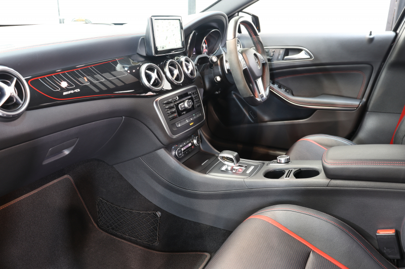 AMG GLA GLA45 4MATIC ｴﾃﾞｨｼｮﾝ1 ﾚｰﾀﾞｰｾｰﾌﾃｨPKG　300台限定車 黒本革 HDDﾅﾋﾞTV ﾊﾞｯｸｶﾒﾗ PTS ｷｾﾉﾝﾗｲﾄ 自動Rｹﾞｰﾄ AMG専用装備&ﾁｭｰﾆﾝｸﾞ 専用ｴｱﾛ&ﾃﾞｶｰﾙ 7AT　2年保証