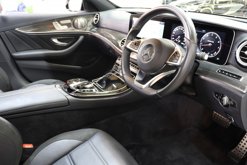 AMG Eクラス E43 4MATIC ﾚｰﾀﾞｰｾｰﾌﾃｨPKG　ｷｰﾚｽｺﾞｰ 黒本革 ﾊﾟﾉﾗﾏSR ﾍｯﾄﾞｱｯﾌﾟD HDDﾅﾋﾞTV ｽﾏﾎ連携 ﾌﾞﾙﾒｽﾀｰ 360ｶﾒﾗ PTS LEDﾗｲﾄ ﾊﾝｽﾞﾌﾘｰA AMG専用装備&ﾁｭｰﾆﾝｸﾞ ﾀﾞｲﾅﾐｯｸS 9AT　2年保証