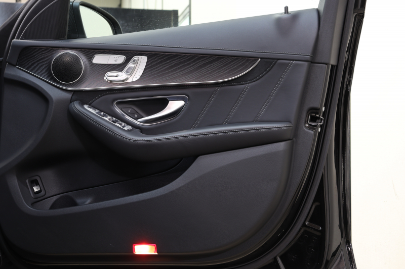 AMG Cクラス C63 ﾚｰﾀﾞｰｾｰﾌﾃｨPKG　ｷｰﾚｽｺﾞｰ 黒本革 ｼｰﾄﾋｰﾀｰ HDDﾅﾋﾞTV BT音楽 ﾊﾞｯｸｶﾒﾗ PTS LEDﾗｲﾄ 自動ﾄﾗﾝｸ AMG専用装備&ﾁｭｰﾆﾝｸﾞ 7AT　2年保証