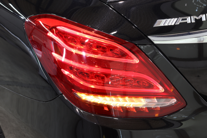 AMG Cクラス C63 ﾚｰﾀﾞｰｾｰﾌﾃｨPKG　ｷｰﾚｽｺﾞｰ 黒本革 ｼｰﾄﾋｰﾀｰ HDDﾅﾋﾞTV BT音楽 ﾊﾞｯｸｶﾒﾗ PTS LEDﾗｲﾄ 自動ﾄﾗﾝｸ AMG専用装備&ﾁｭｰﾆﾝｸﾞ 7AT　2年保証