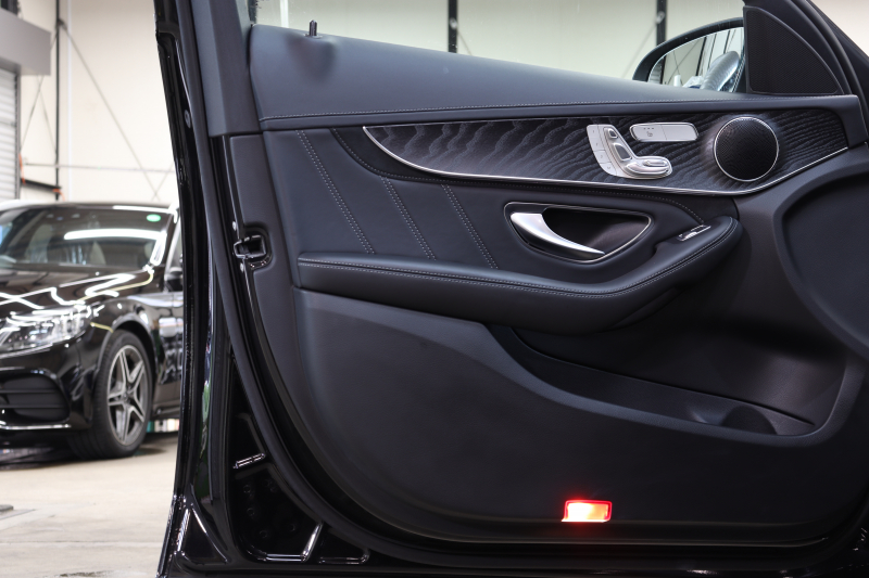 AMG Cクラス C63 ﾚｰﾀﾞｰｾｰﾌﾃｨPKG　ｷｰﾚｽｺﾞｰ 黒本革 ｼｰﾄﾋｰﾀｰ HDDﾅﾋﾞTV BT音楽 ﾊﾞｯｸｶﾒﾗ PTS LEDﾗｲﾄ 自動ﾄﾗﾝｸ AMG専用装備&ﾁｭｰﾆﾝｸﾞ 7AT　2年保証