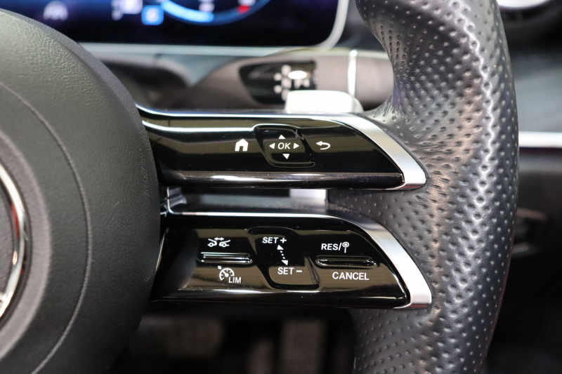 メルセデスベンツ Eクラス E300ｶﾌﾞﾘｵﾚ ｽﾎﾟｰﾂ ｴｸｽｸﾙｰｼﾌﾞ&ﾚｰﾀﾞｰｾｰﾌﾃｨPKG　後期 ｷｰﾚｽｺﾞｰ 黒/赤本革 ﾍﾞﾝﾁﾚｰﾀｰ ﾍｯﾄﾞｱｯﾌﾟD MBUXﾅﾋﾞTV&ARﾅﾋﾞ ｽﾏﾎ連携 ﾌﾞﾙﾒｽﾀｰ 360ｶﾒﾗ PTS LEDﾗｲﾄ ﾊﾝｽﾞﾌﾘｰA AMGｴｱﾛ&19AW ｴｱｻｽ 青幌 9AT　2年保証