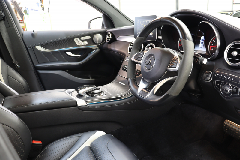 AMG GLCクーペ GLC63S 4MATIC+ ｸｰﾍﾟ AMGｶｰﾎﾞﾝｴｸｽﾃﾘｱ&ﾚｻﾞｰｴｸｽｸﾙｰｼﾌﾞ&ﾚｰﾀﾞｰｾｰﾌﾃｨPKG　ｷｰﾚｽｺﾞｰ 黒本革 ﾍﾞﾝﾁﾚｰﾀｰ ﾊﾟﾉﾗﾏSR ﾍｯﾄﾞｱｯﾌﾟD HDDﾅﾋﾞTV BT音楽 ﾌﾞﾙﾒｽﾀｰ 360ｶﾒﾗ PTS LEDﾗｲﾄ ﾊﾝｽﾞﾌﾘｰA AMG専用装備&ﾁｭｰﾆﾝｸﾞ 9AT
