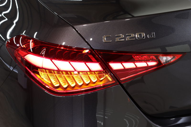 メルセデスベンツ Cクラス C220d AVG AMGﾗｲﾝ ﾚｻﾞｰｴｸｽｸﾙｰｼﾌﾞ&ﾍﾞｰｼｯｸ&ﾚｰﾀﾞｰｾｰﾌﾃｨPKG　ISG搭載 ｷｰﾚｽｺﾞｰ 黒本革 ﾊﾟﾉﾗﾏSR ﾍｯﾄﾞｱｯﾌﾟD MBUXﾅﾋﾞTV ｽﾏﾎ連携 ﾌﾞﾙﾒｽﾀｰ 360ｶﾒﾗ PTS LEDﾗｲﾄ 自動ﾄﾗﾝｸ AMGｴｱﾛ&18AW ﾀﾞｲﾅﾐｯｸS 9AT 希少色ｸﾞﾗﾌｧｲﾄｸﾞﾚｰ　2年保証