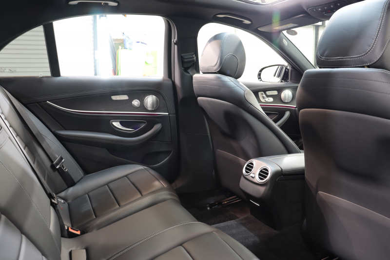 メルセデスベンツ Eクラス E220d AVG ｽﾎﾟｰﾂ ﾚｻﾞｰｴｸｽｸﾙｰｼﾌﾞ&ﾚｰﾀﾞｰｾｰﾌﾃｨPKG　ｷｰﾚｽｺﾞｰ 黒本革 ｼｰﾄﾋｰﾀｰ ﾊﾟﾉﾗﾏSR ﾍｯﾄﾞｱｯﾌﾟD HDDﾅﾋﾞTV ｽﾏﾎ連携 360ｶﾒﾗ PTS LEDﾗｲﾄ 自動ﾄﾗﾝｸ AMGｴｱﾛ&19AW ﾀﾞｲﾅﾐｯｸS 9AT　2年保証