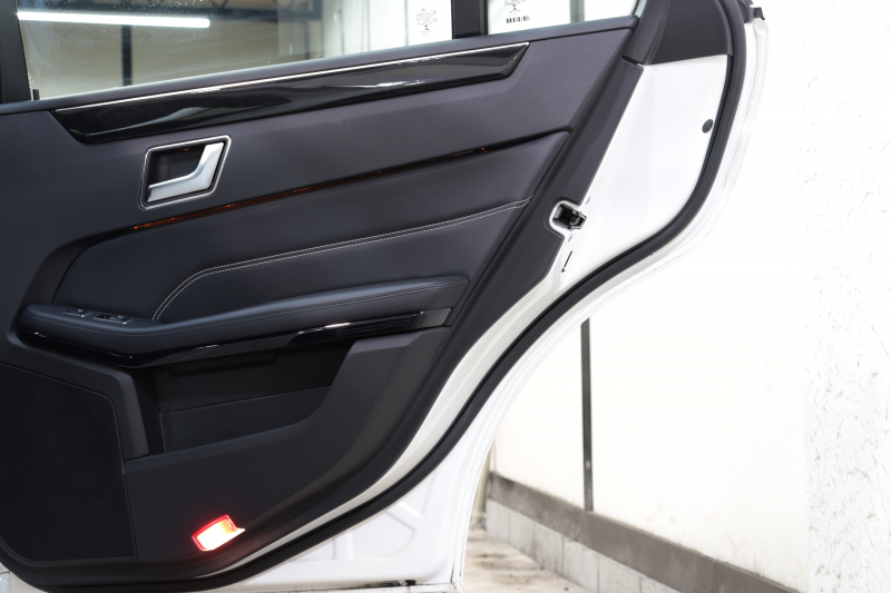 メルセデスベンツ Eクラス E250 AMGｽﾎﾟｰﾂ&ﾚｰﾀﾞｰｾｰﾌﾃｨPKG　後期 ｷｰﾚｽｺﾞｰ 黒本革 全席ｼｰﾄﾋｰﾀｰ ﾊﾟﾉﾗﾏSR HDDﾅﾋﾞTV BT音楽 ﾊﾞｯｸｶﾒﾗ PTS DSRC LEDﾗｲﾄ AMGｴｱﾛ&18AW　2年保証