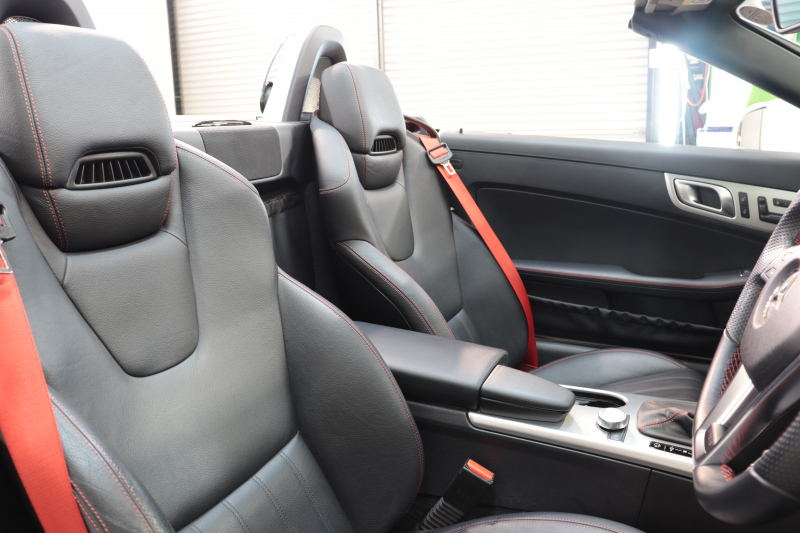 メルセデスベンツ SLKクラス SLK200 AMGｽﾎﾟｰﾂ&ﾚｰﾀﾞｰｾｰﾌﾃｨPKG　中期 ｷｰﾚｽｺﾞｰ 黒本革 ｴｱｽｶｰﾌ ｼｰﾄﾋｰﾀｰ ﾏｼﾞｯｸｽｶｲR HDDﾅﾋﾞTV BT音楽 PTS DSRC ｷｾﾉﾝﾗｲﾄ&ｳｫｯｼｬｰ AMGｴｱﾛ&18AW ﾚｯﾄﾞｼｰﾄﾍﾞﾙﾄ 7AT　2年保証